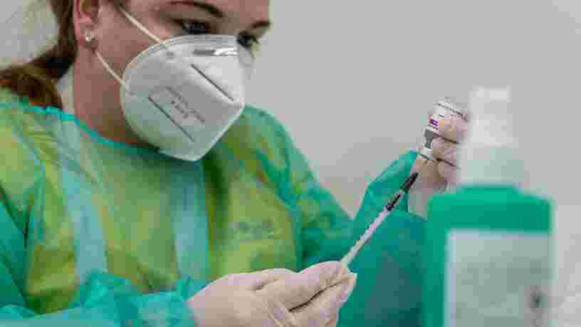 La France suspend à son tour l'utilisation du vaccin AstraZeneca