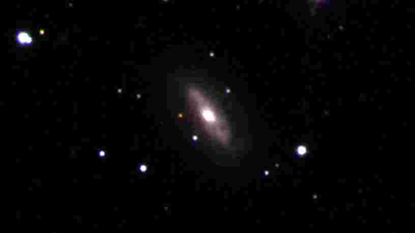 Des astronomes identifient pour la première fois un trou noir en mouvement