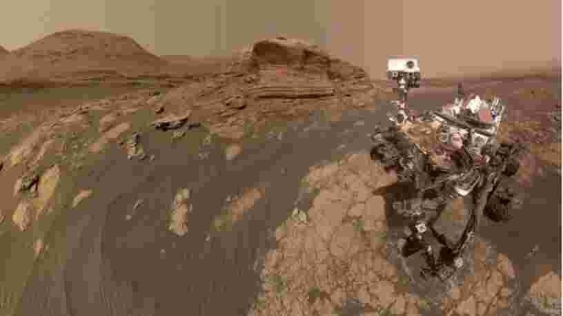 Sur Mars, le rover Curiosity prend un impressionnant selfie à l'aide de son bras robotique