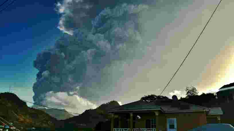 Les habitants de Saint-Vincent racontent l'éruption volcanique et expliquent comment le pays se rassemble pour reconstruire