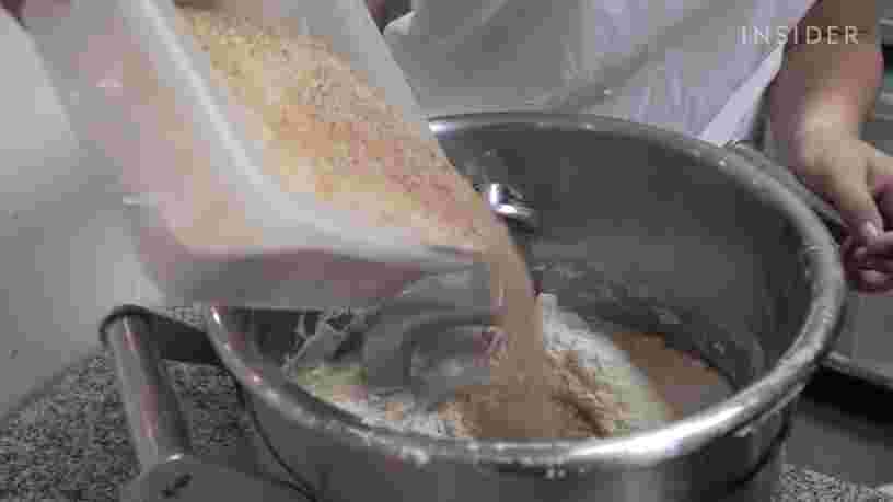 Cette drôle de machine recycle les baguettes de pain