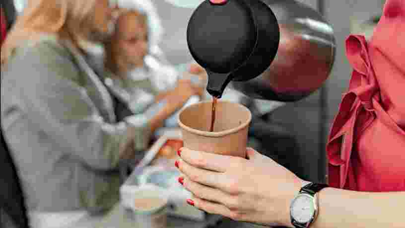 Vous devriez probablement y réfléchir à deux fois avant de commander du thé ou du café dans un avion
