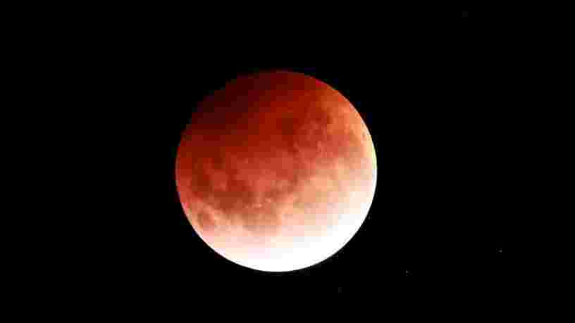Ces photos spectaculaires montrent la "super Lune de sang" dans le mode entier