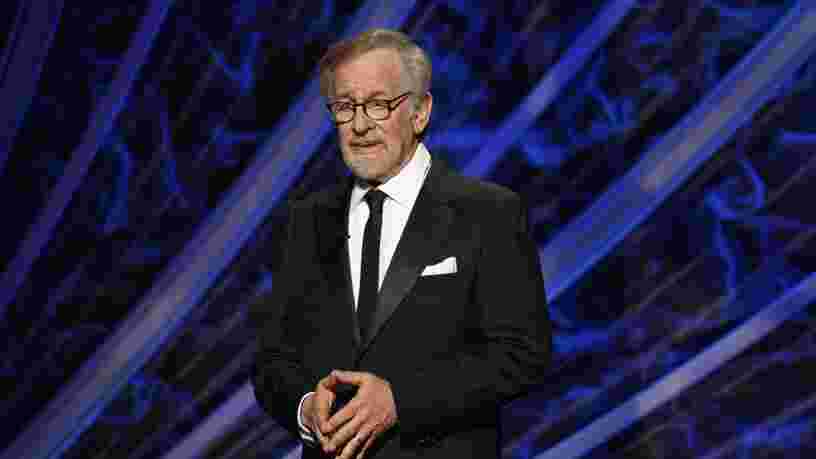 Steven Spielberg va produire des films pour Netflix, un signe que la pandémie a transformé Hollywood