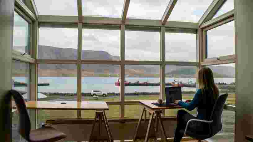 Remoters : qui sont ces expatriés payés pour trouver des logements aux digital nomads ?