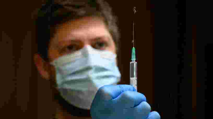 Un délai de deux mois entre deux doses du vaccin Pfizer protégerait mieux contre le variant Delta