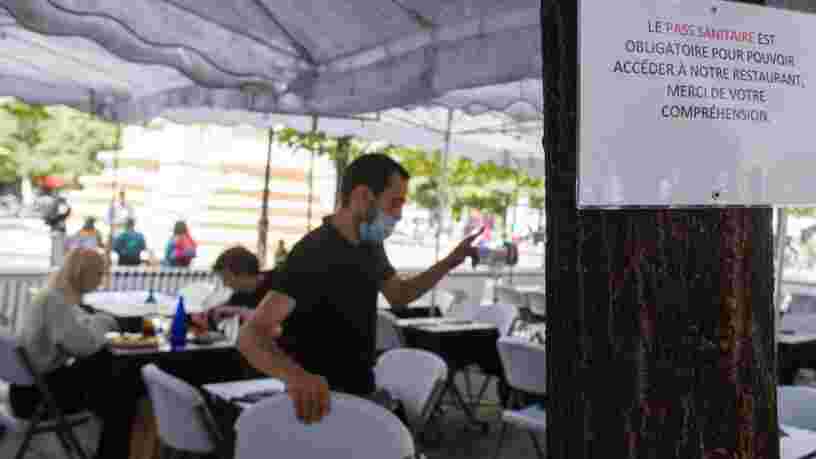 Les Français désormais contraints de disposer du pass sanitaire au restaurant, au cinéma, à l'hôpital
