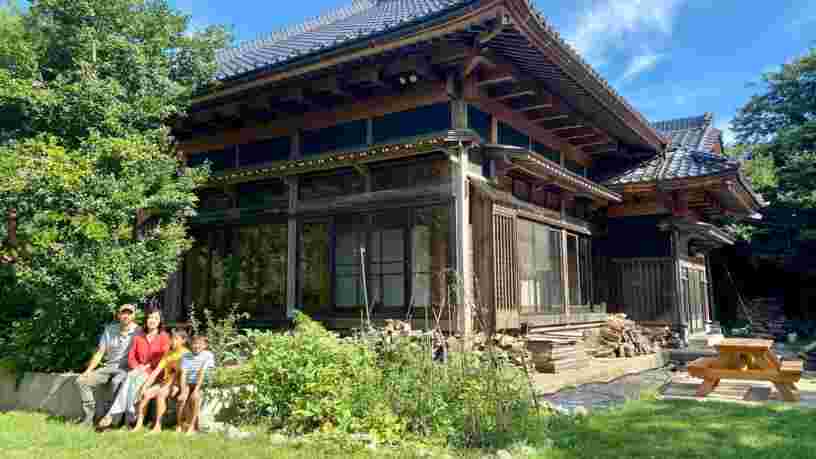 Ce couple a transformé une ferme japonaise à l'abandon en la maison familiale de ses rêves
