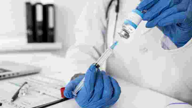 Covid-19 : une 3e dose de vaccin recommandée pour les plus de 65 ans et les personnes fragiles