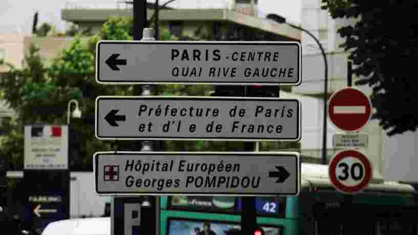 Les panneaux de direction vont-ils être supprimés à Paris ?