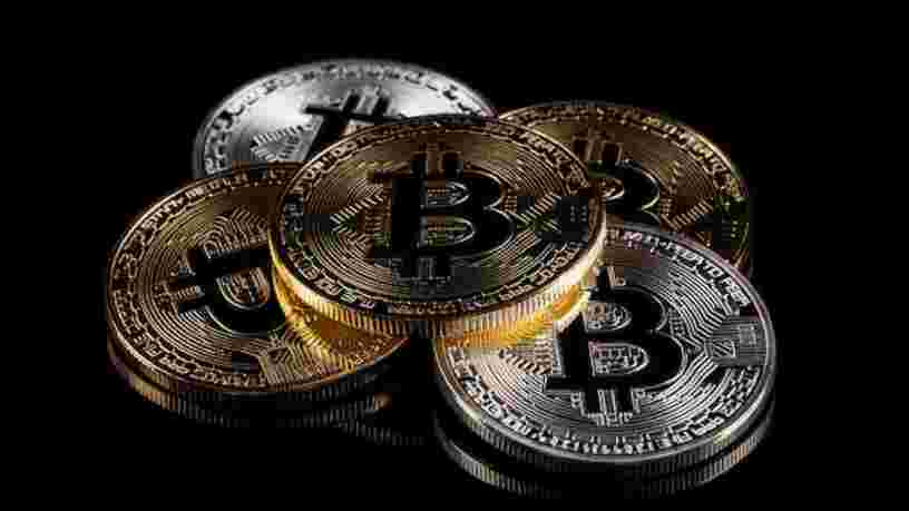 Le bitcoin dépasse le seuil des 57 000 dollars