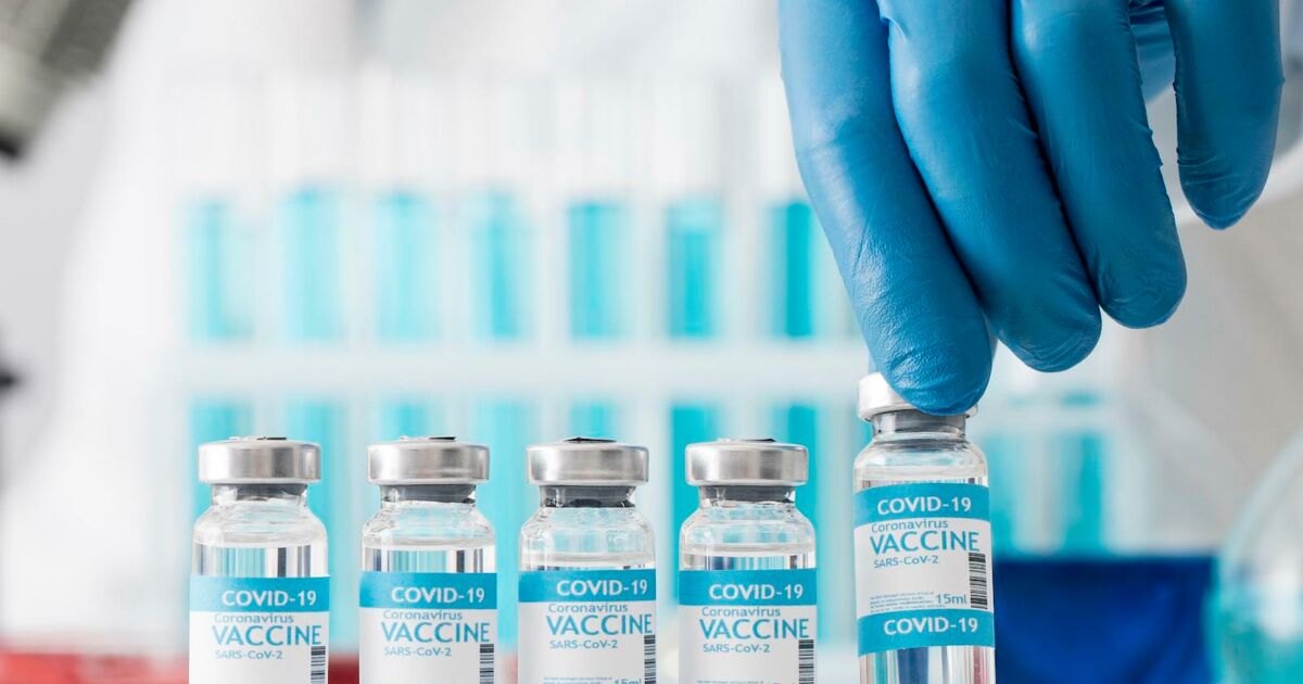 Une adaptation des vaccins au nouveau variant sud-africain est "prématurée" selon le régulateur européen