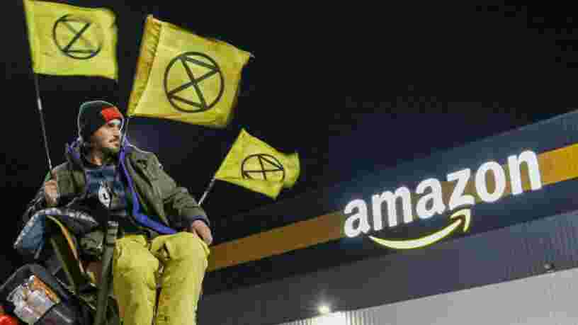 Le groupe Exticntion Rebellion affirme avoir bloqué 15 sites d'Amazon lors du Black Friday