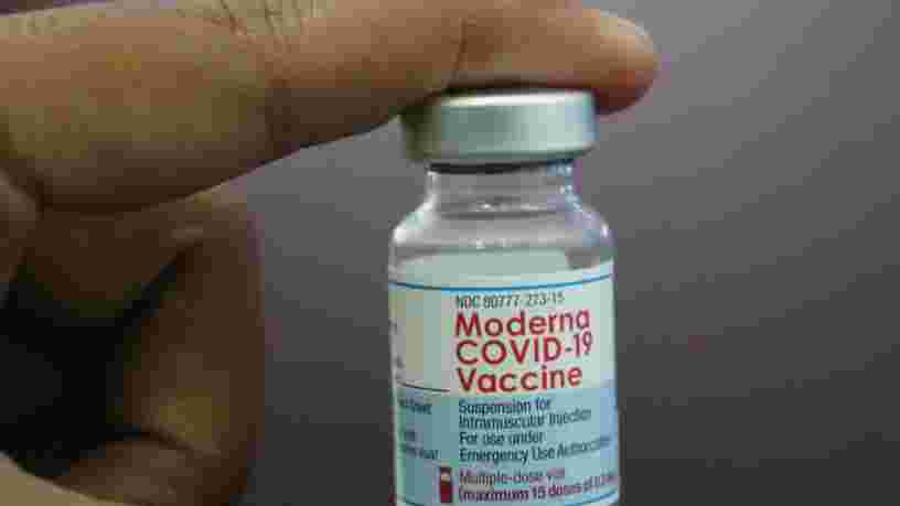 Les vaccins ont une "baisse significative" de leur efficacité contre le variant Omicron, selon le patron de Moderna