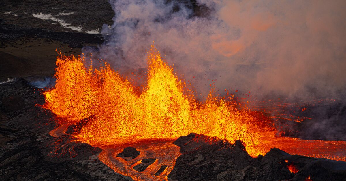 Le Plus Grand Volcan Du Monde Mauna Loa : le plus grand volcan du monde est entré en éruption après