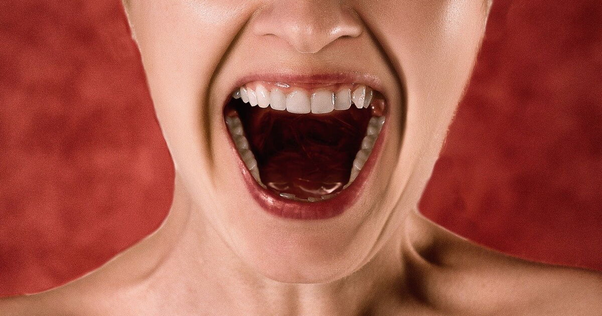 Pourquoi les dents jaunissentelles ? Ça m