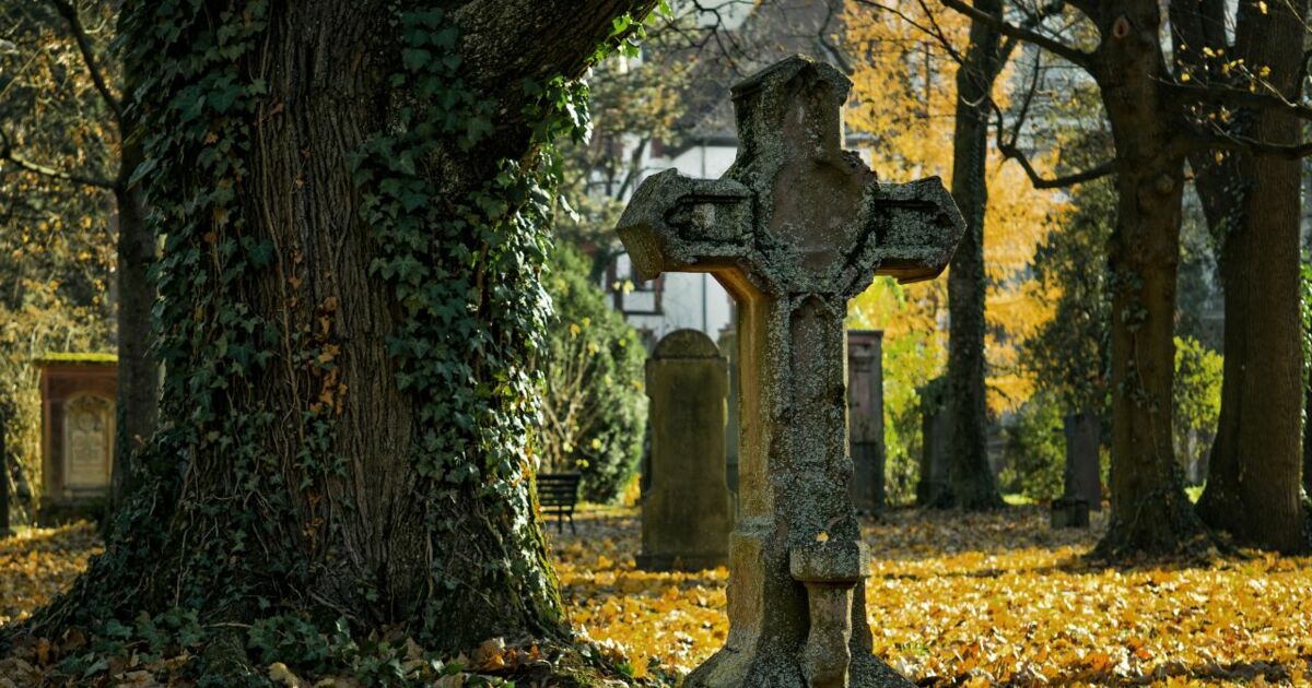 Moyen Âge : la tombe d’une femme couverte d’or retrouvée en Grande-Bretagne