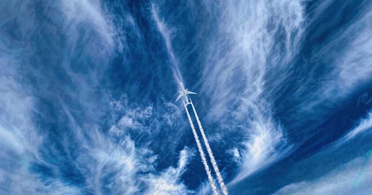 Pourquoi les avions relâchent-ils parfois du carburant en plein vol ?
