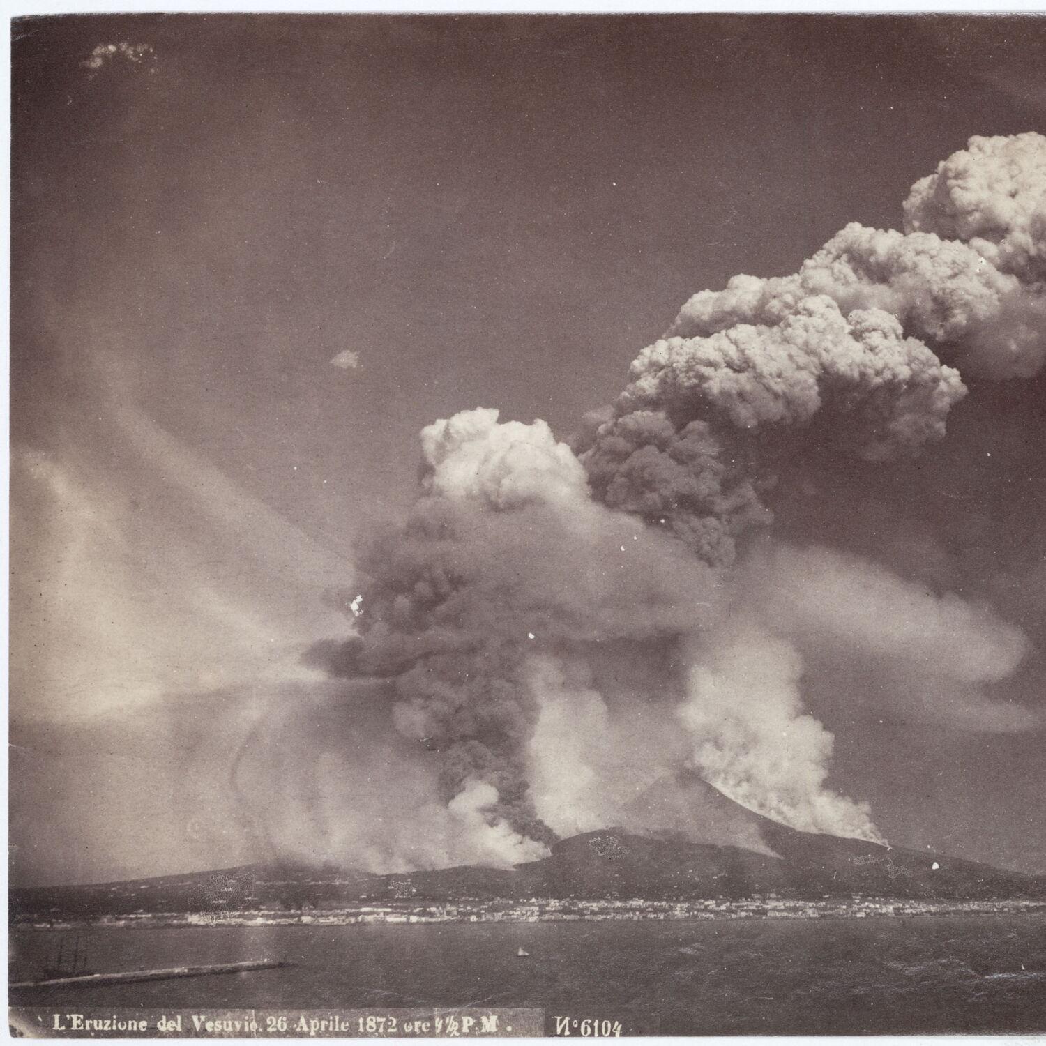 Carte Postale Ancienne Naples – Vésuve Et Navire, 1902, édition Richter, Petit Format