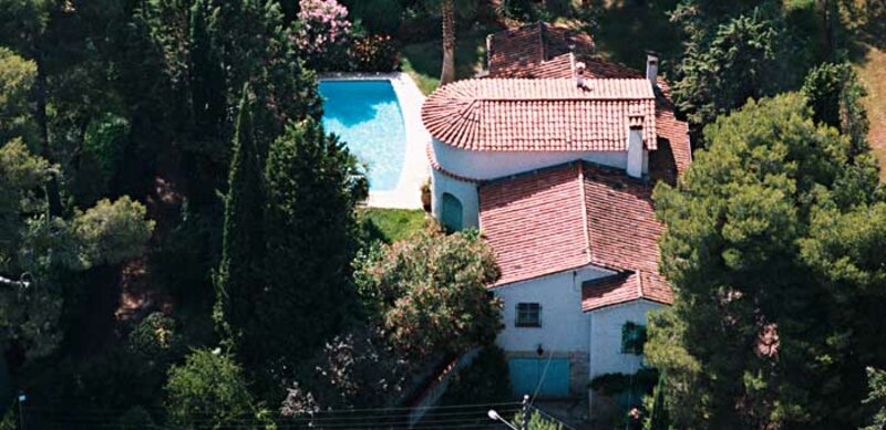 A qui appartient cette villa de la Côte d'Azur ?