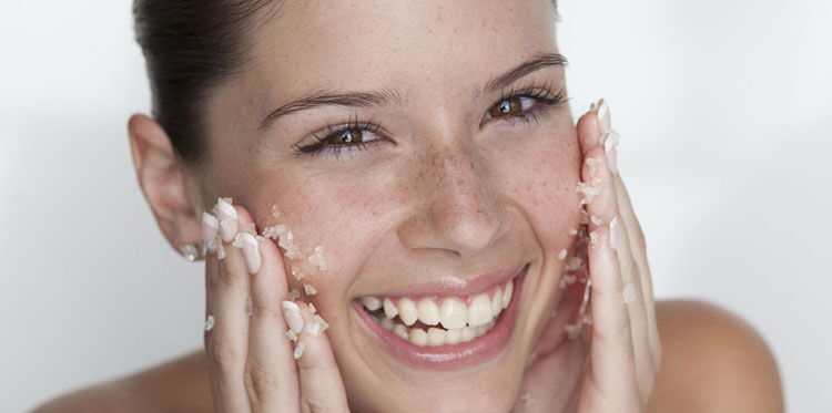 5 Astuces Pour Se Debarrasser Des Poils Incarnes Femme Actuelle Le Mag