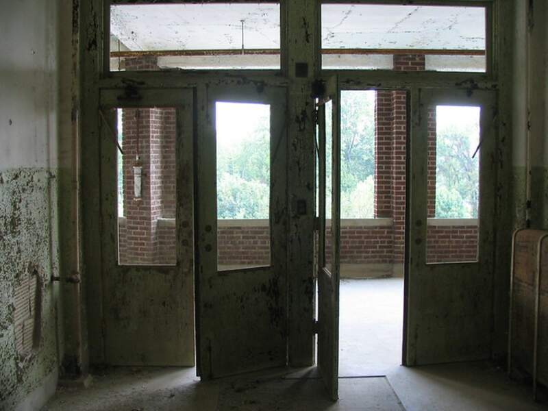 Portes battantes du Sanatorium de Waverly Hills 