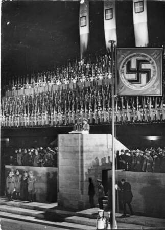 1937 : Alliance Hitler-Mussolini au stade olympique de Berlin