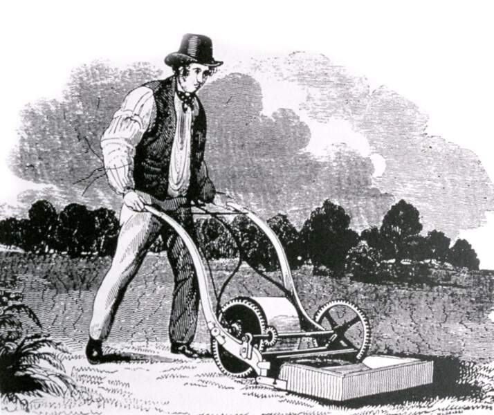 C’est le britannique Edwin Beard Budding qui conçoit la première tondeuse en 1830.