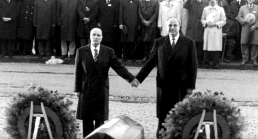 5. Kohl et Mitterrand : émouvante réconciliation franco-allemande