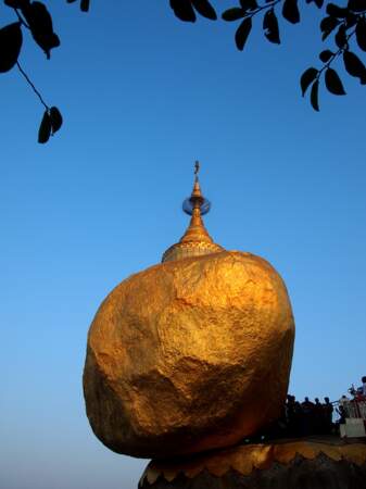 Le rocher d'or de Birmanie