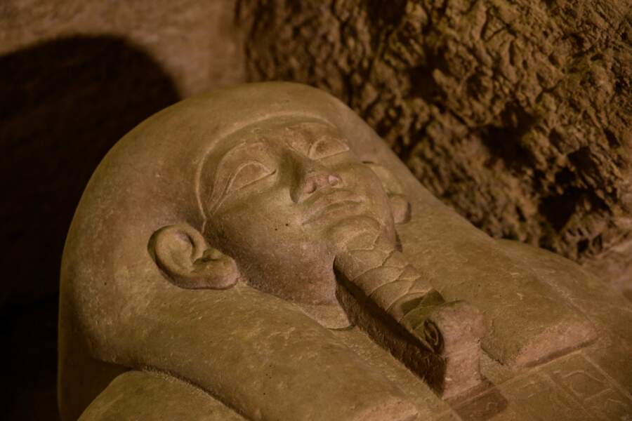 Les tombes contiennent vingt sarcophages vieux de 3000 ans
