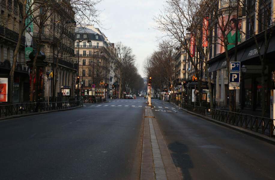 Les rues de Paris sont vides