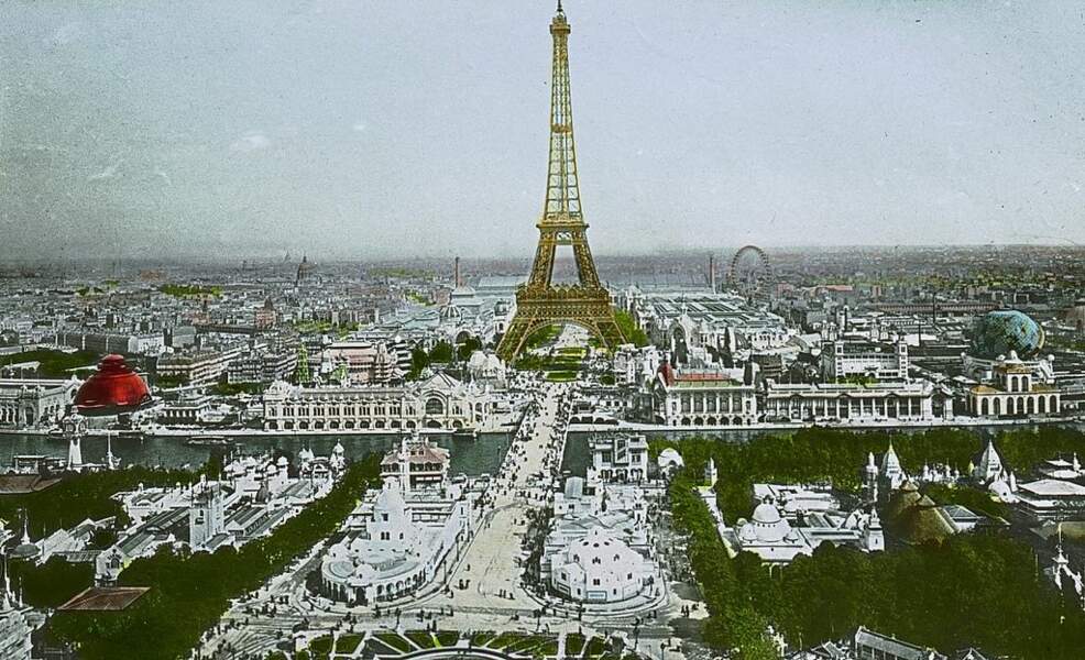 Vue de l'Exposition universelle depuis le Palais du Trocadéro.