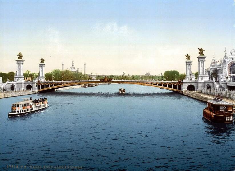 Le Pont Alexandre-III inauguré pour l'Exposition universelle de 1900.