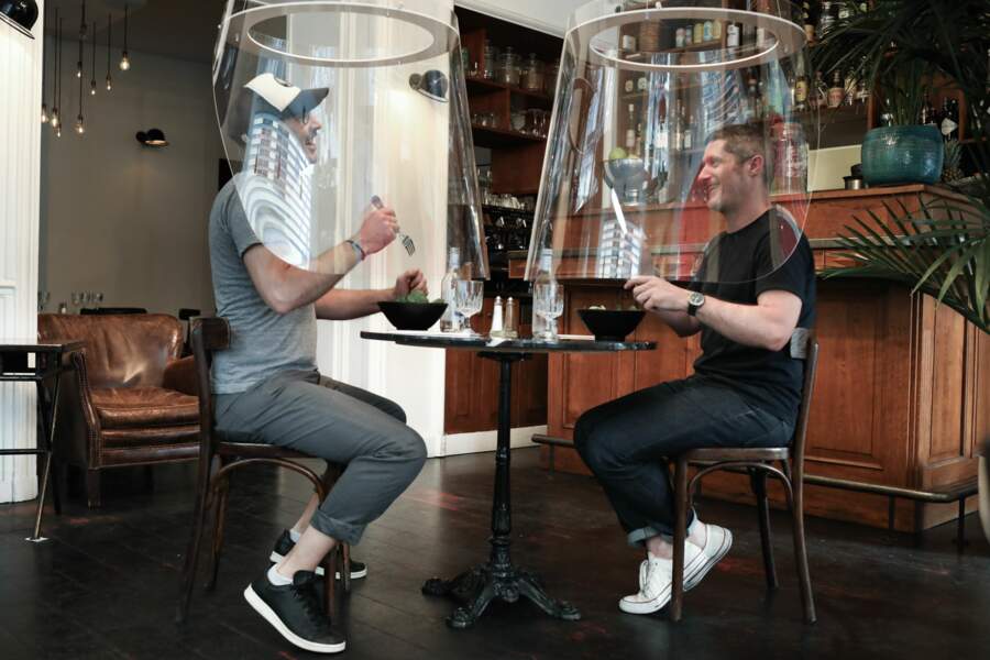 Au restaurant HAND, à Paris, Christophe Gernigon a installé de drôles de cloches.