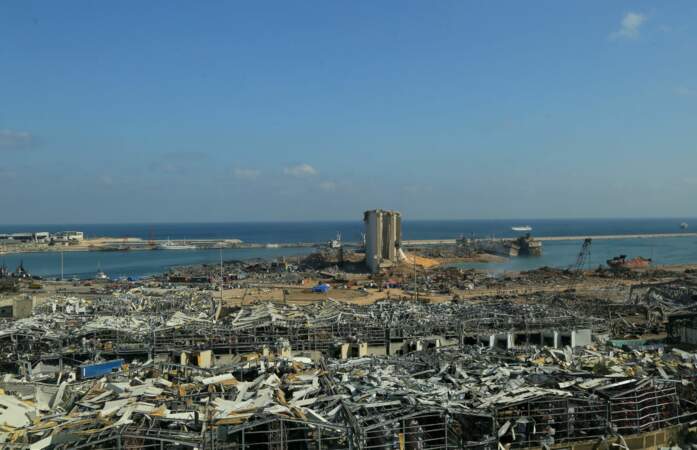 Une forte explosion détruit le port de Beyrouth 