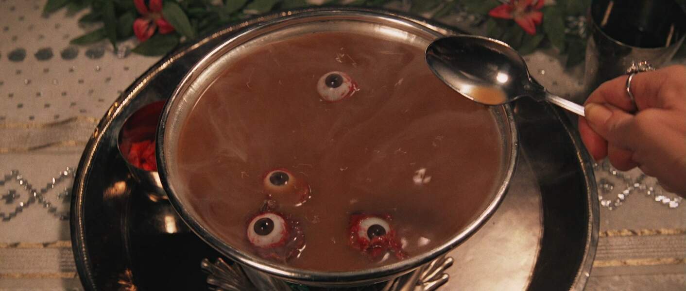En Mongolie, deux yeux de mouton dans du jus de tomate.