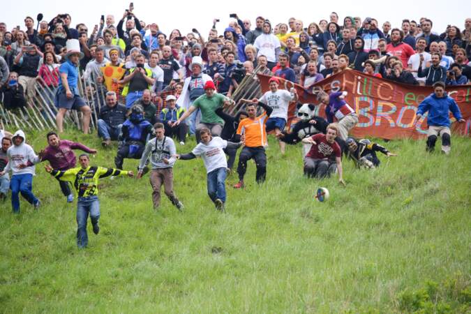 Le cheese-rolling