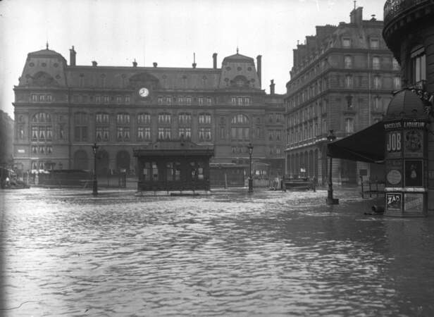 La gare Saint-Lazare se transforme en piscine