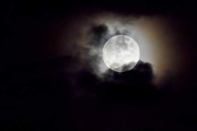 Lune dans un halo