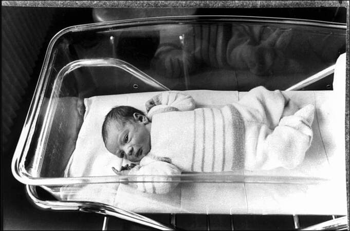 1982 Le premier bébé-éprouvette voit le jour en France