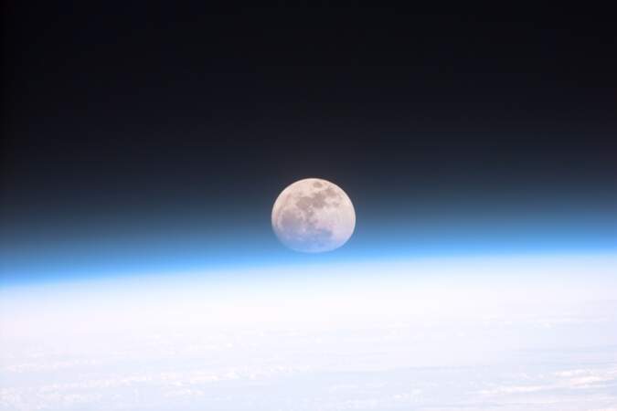 19. Image d'une distorsion de la Lune par l'atmosphère terrestre