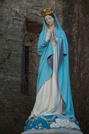 La Sainte Vierge, en manteau bleu
