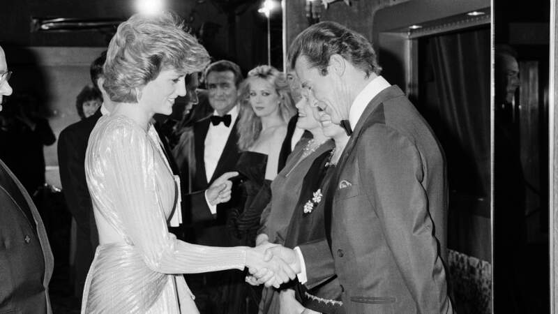Fürstin Diana lenkt sich mit Wohltätigkeitsarbeit ab