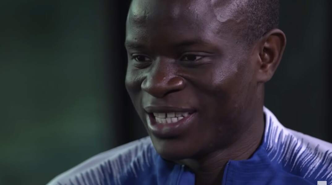 Une nuit, N'Golo Kanté a raté son train et a passé sa soirée à jouer à Fifa avec des fans