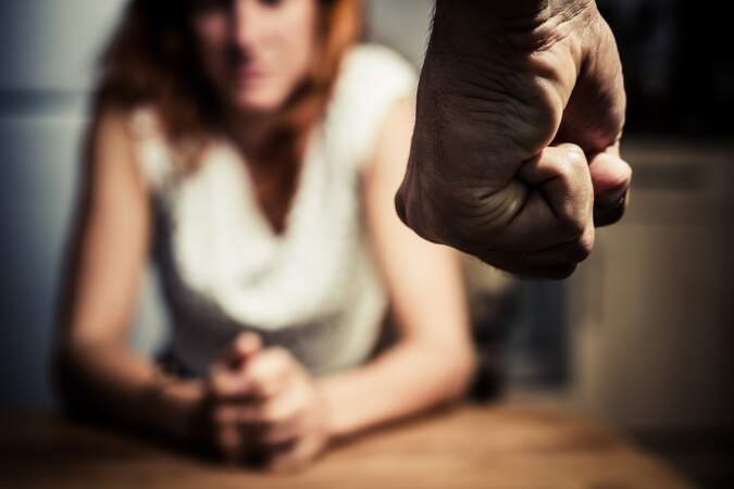 Les moins de 26 ans sont plus susceptibles d’être victimes de violences conjugales