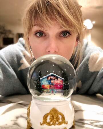 Taylor Swift et ses boules à neige maison