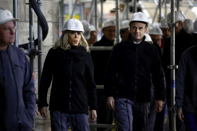 Emmanuel et Brigitte Macron sur chantier de la cathédrale Notre-Dame de Paris 