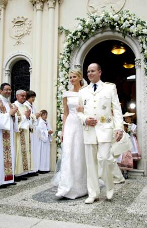 Charlène et Albert de Monaco à la sortie de leur union religieuse en 2011.