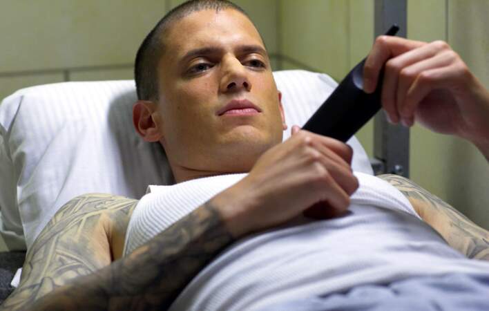 Un brillant ingénieur qui se fait incarcérer volontairement dans une prison dont il s’est fait tatouer les plans sur le corps.